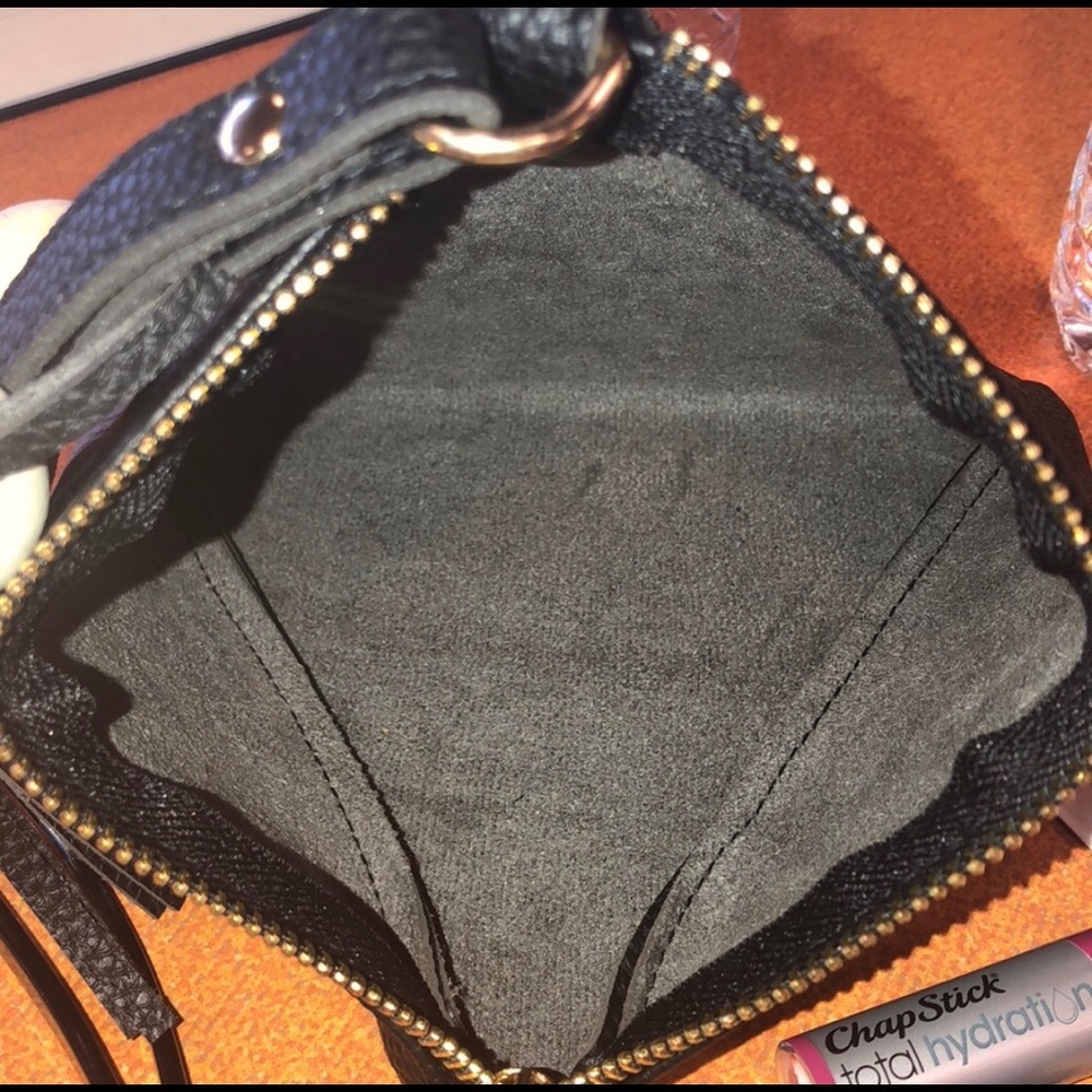 Black Pyramid  Wristlet Mini Bag New - Picture 4 of 6